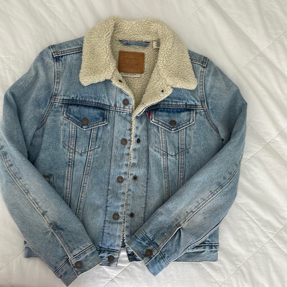 Levi women’s fur lined denim jacket